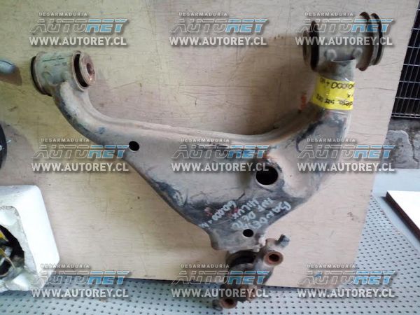 Bandeja delantera inferior derecha Toyota Hilux 2007 al 2015 $38.000 más IVA (4)