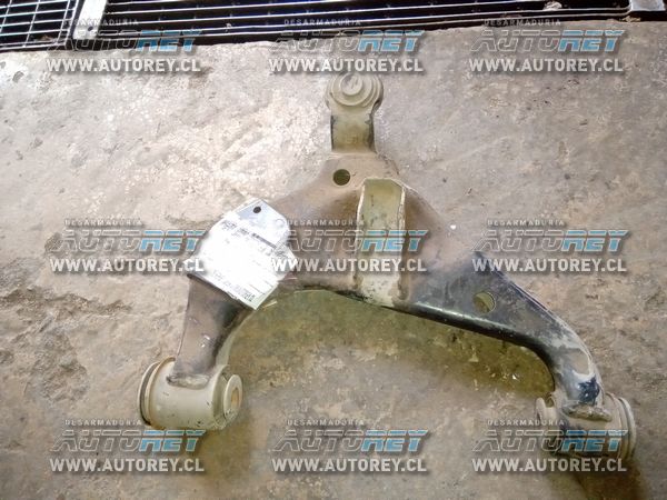 Bandeja delantera inferior izquierda Toyota Hilux 2007 al 2015 $38.000 más IVA (2)