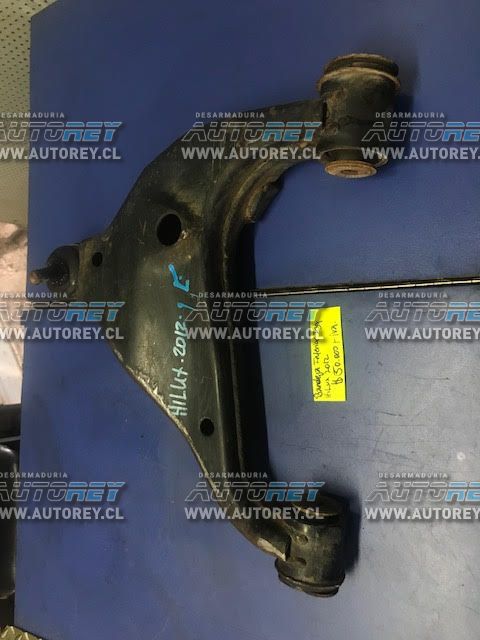 Bandeja delantera inferior izquierda Toyota Hilux 2007 al 2015 $38.000 más IVA