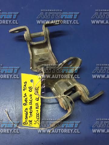 Bisagra puerta trasera derecha Toyota Hilux 2007 al 2015 $10.000 más iva
