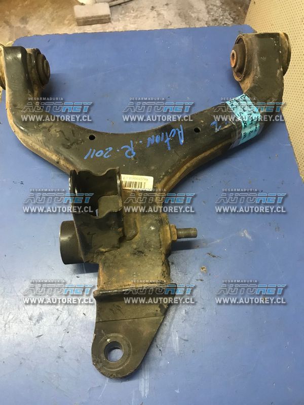 Bandeja inferior derecha Ssangyong Actyon 4×2 2007 al 2012 $40.000 mas iva