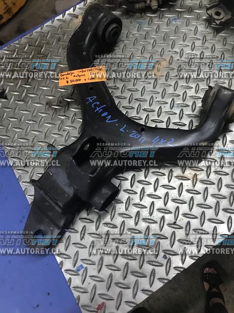 Bandeja inferior izquierda Ssangyong Actyon 4×2 2007 al 2012 $40.000 mas iva