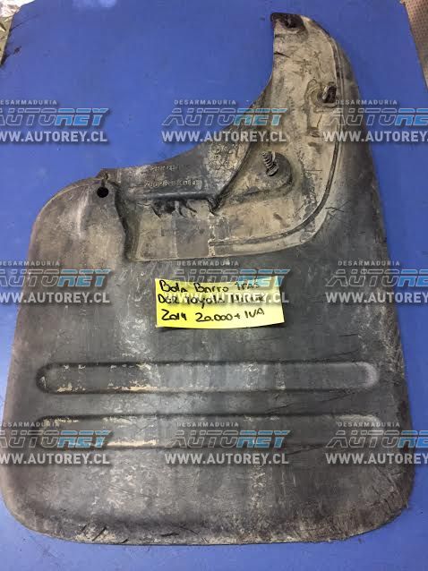 Bota barro trasero derecho Toyota Hilux 2007 al 2015 $15.000 mas iva (2)