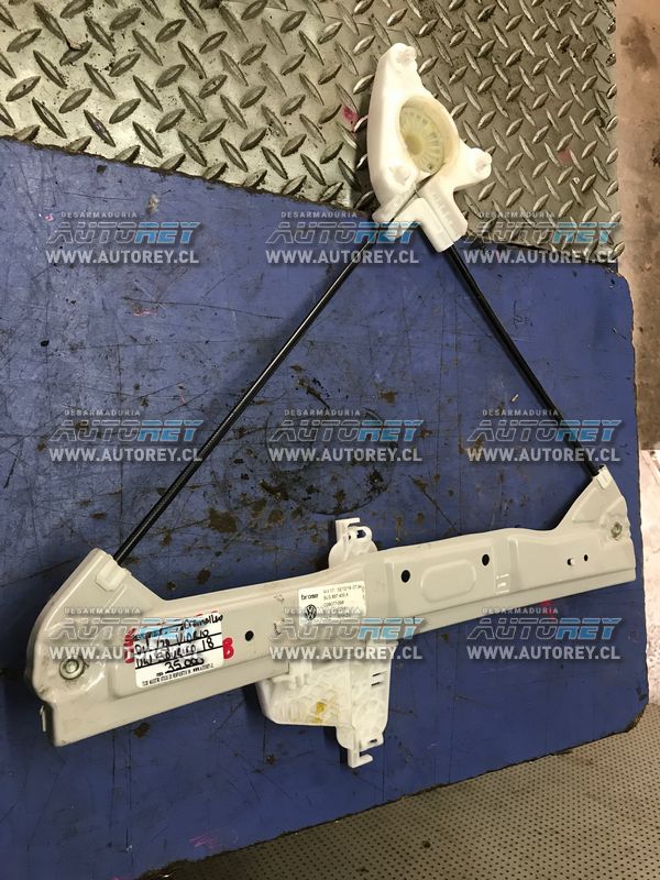 Cremallera alza vidrio sin motor puerta delantera izquierda Volkswagen Saveiro 2018 $20.000 más iva
