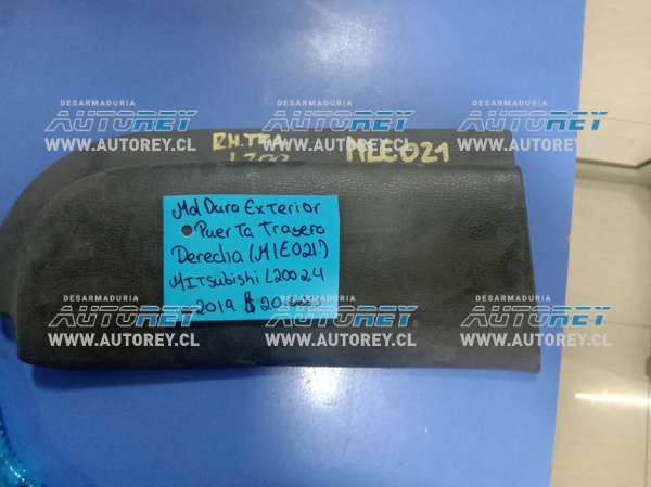 Moldura exterior puerta trasera derecha (MLE021) Mitsubishi l200 2.4 4×4 2019 $20.000 más IVA.jpeg