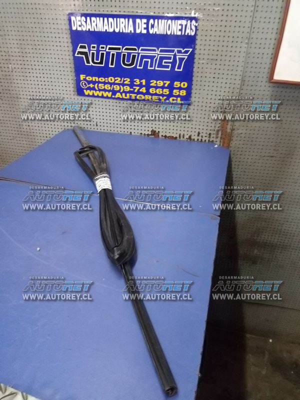 Goma vidrio puerta trasera izquierda Suzuki Grand Nomade 2016 $10.000 más iva.JPG