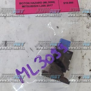 Botón Hazard (ML3099) Mitsubishi L200 2017 Katana $15.000 + IVA