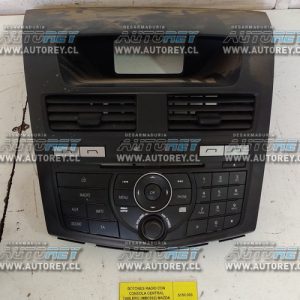 Botones Radio Con Consola Central Tablero (MBC092) Mazda BT50 2019 4×4 2.2 $100.000 + IVA