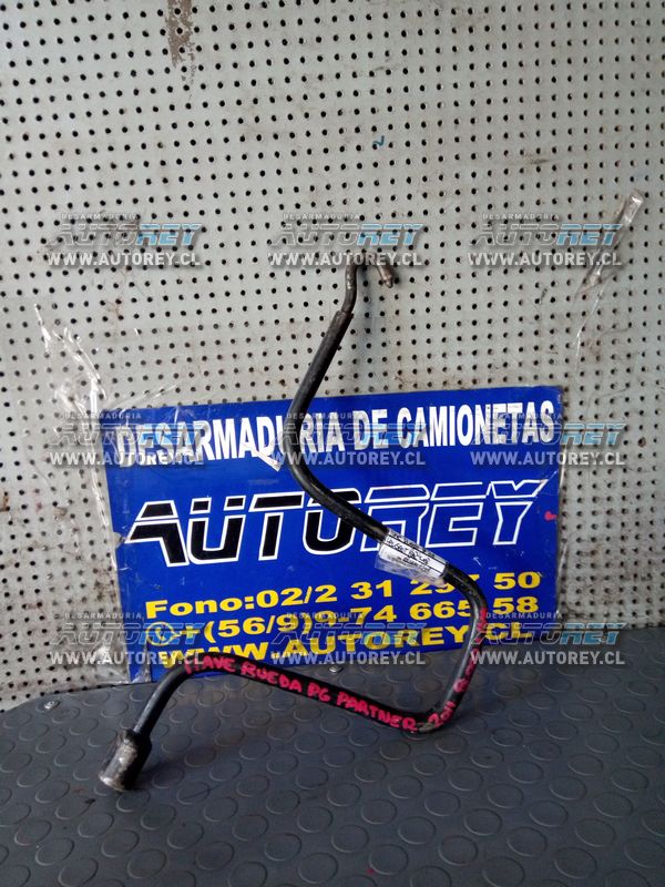 Llave rueda Peugeot Partner 2003 al 2012 $5.000 mas iva – Desarmaduria  Autorey