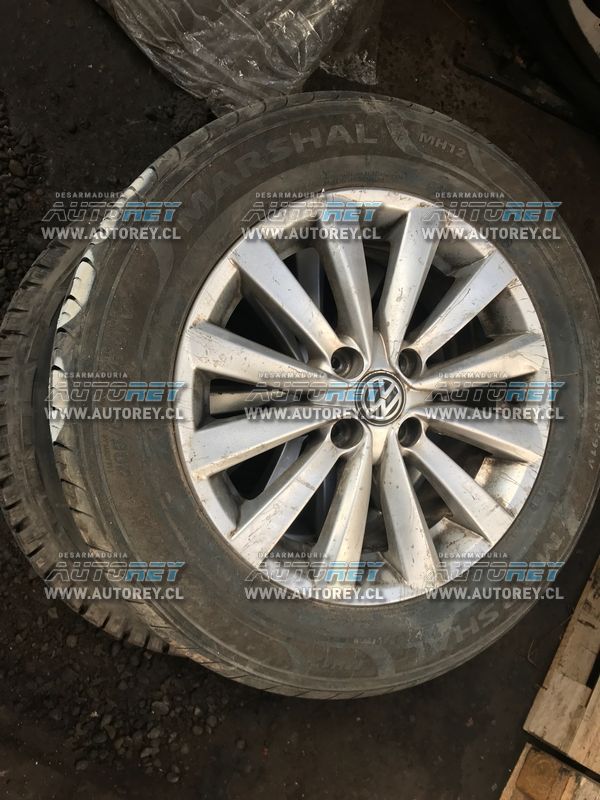 Llanta de aluminio (523) con neumático 20560R15 Volkswagen Saveiro 2015 $70.000 más iva