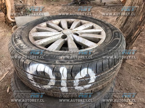 Llanta de aluminio con neumático (010) 20560R15 Volkswagen Saveiro 2013 $70.000 más iva