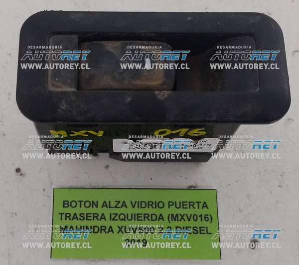Botón Alza Vidrio Puerta Trasera Izquierda (MXV016) Mahindra XUV500 2.2 Diesel 2019 $20.000 + IVA