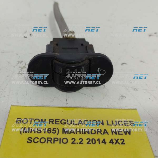 Botón Regulación Luces (MHS165) Mahindra New Scorpio 2.2 2014 4×2 $10.000 + IVA