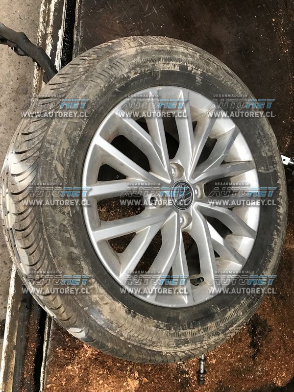 Llanta de aluminio con neumático Goodyear 20560R15 (024) Volkswagen Saveiro 2018 $70.000 más iva