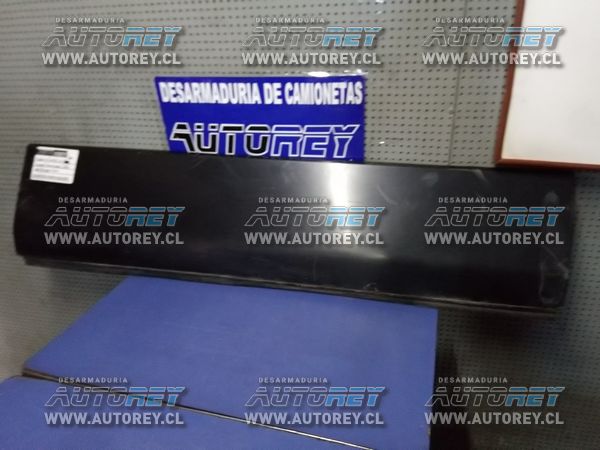 Moldura inferior exterior puerta delantera derecha Suzuki Grand Nomade 2016 $18.000 mas iva.JPG