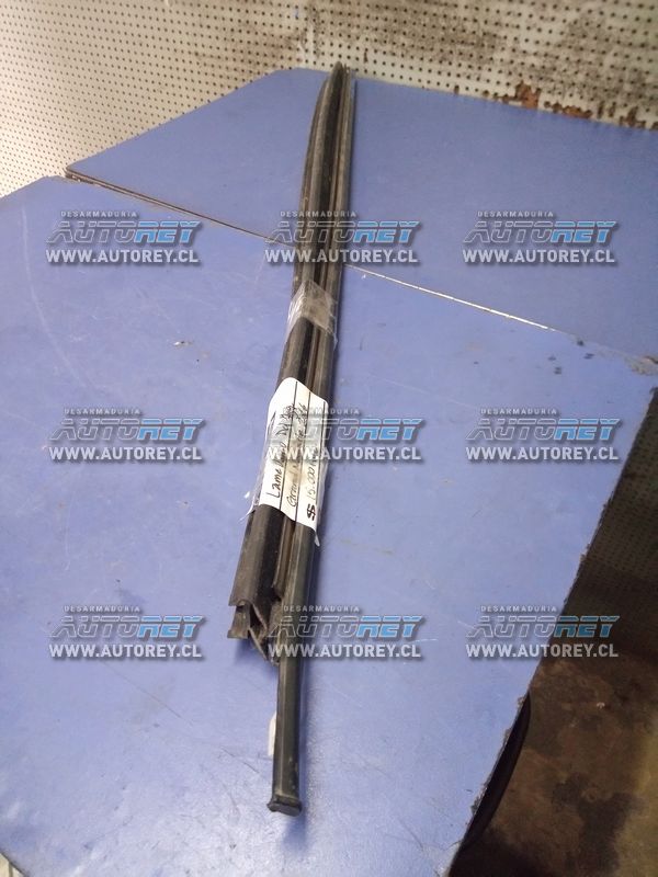 Moldura lame vidrio puerta delantera izquierda Suzuki Gran Nomade 2016 $10.000 mas iva.JPG