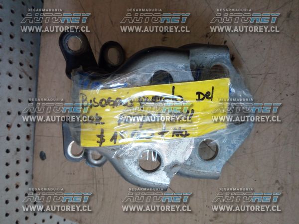 Bisagra puerta delantera derecha Ssangyong Actyon 2007 al 2012 $10.000 mas iva (3)