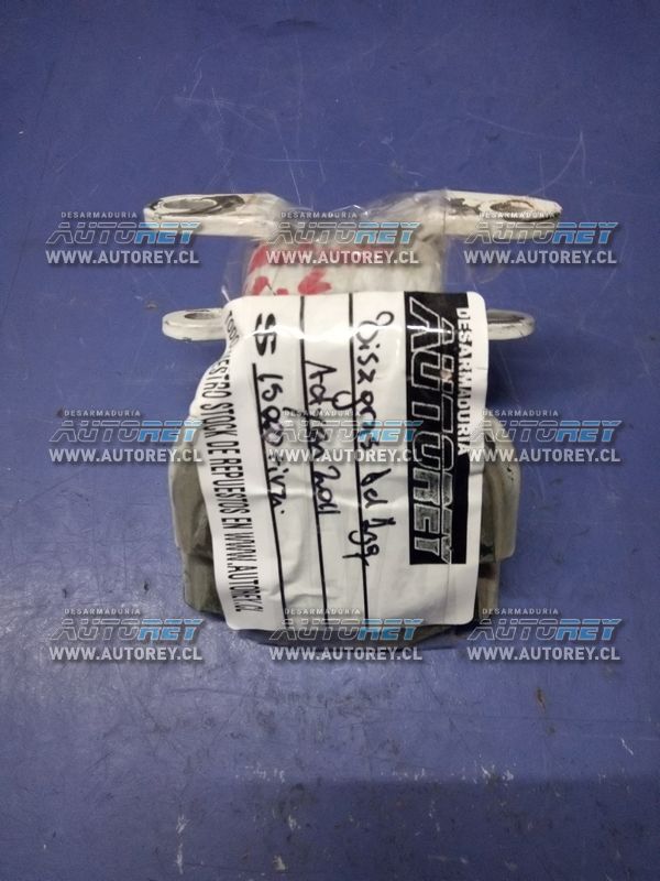 Bisagra puerta delantera izquierda Ssangyong Actyon 2007 al 2012 $10.000 mas iva (3)