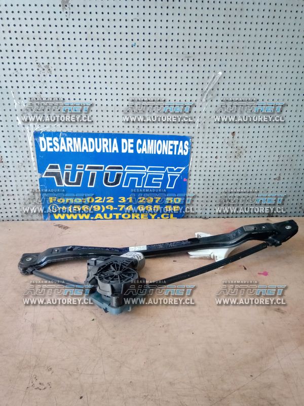 Cremallera alza vidrio electrica puerta trasera derecha Volkswagen Amarok $40.000 más iva