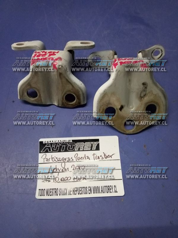 Bisagra puerta trasera derecha Ssangyong Actyon 2007 al 2012 $10.000 mas iva (4)