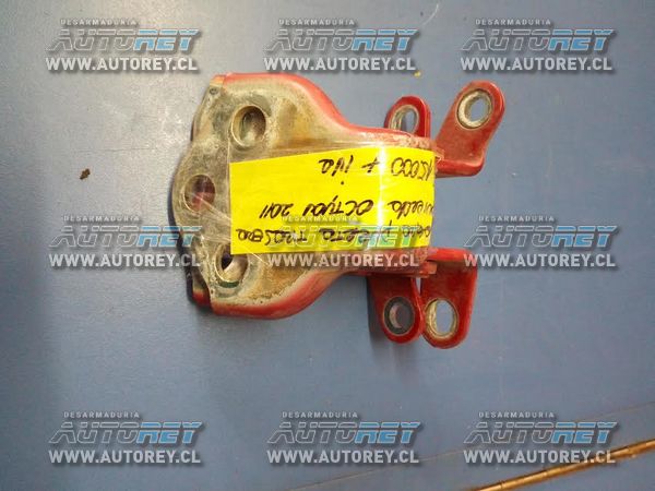 Bisagra puerta trasera izquierda Ssangyong Actyon 2007 al 2012 $10.000 mas iva (2)