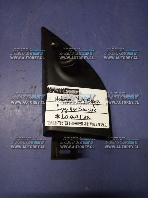 Moldura interior espejo delantero izquierdo Volkswagen Saveiro 2015 $10.000 más iva