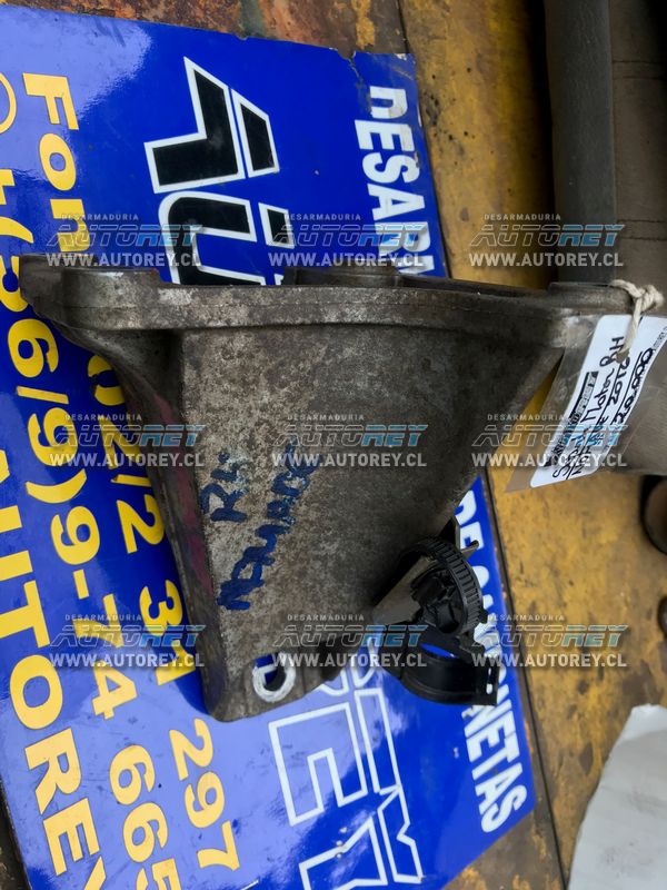 Soporte aluminio motor derecho Suzuki Grand Nomade 2.4 2016 $15.000 más iva.JPG