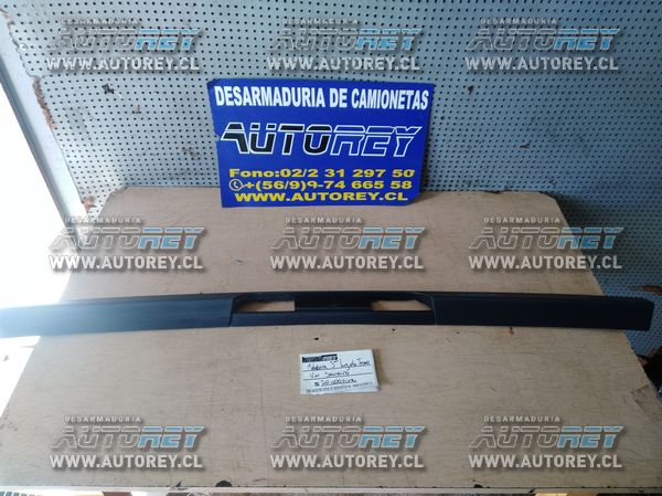 Moldura trasera techo tercera luz de freno Volkswagen Saveiro 2015 $15.000 más iva