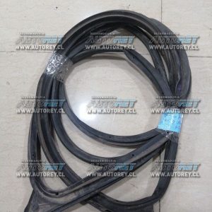 Goma contorno puerta delantera izquierda Daihatsu Terios 2015 $10.000 mas iva