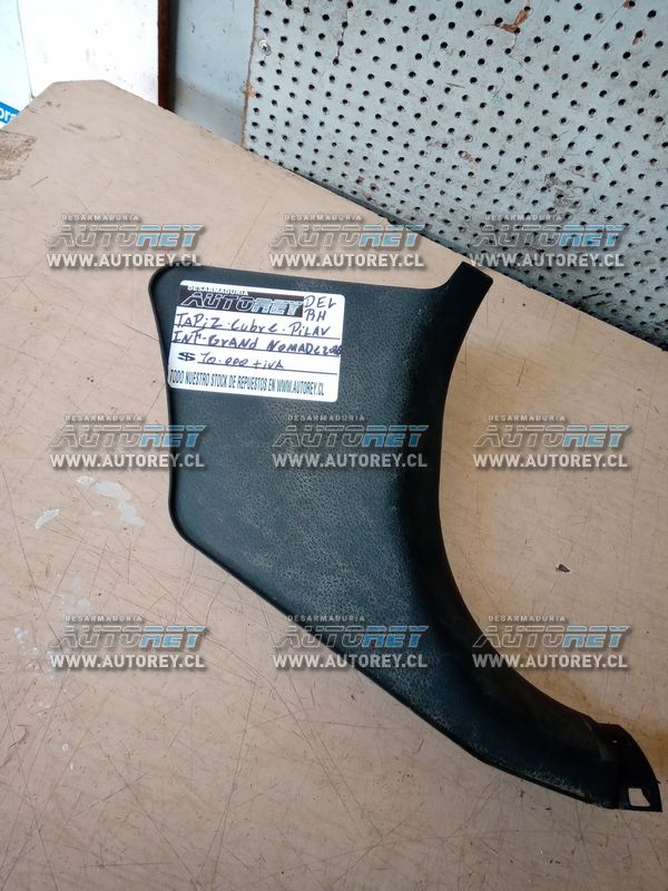 Tapiz cubre pilar delantero inferior derecho Suzuki Grand Nomade 2016 $10.000 mas iva.JPG