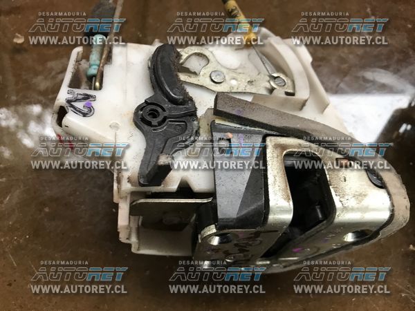 Chapa puerta trasera derecha Toyota Hilux 2007 al 2015 $20.000 más IVA