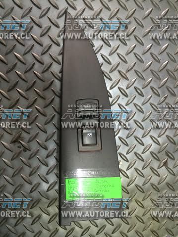 Boton alza vidrio puerta delantera derecha Ssangyong Actyon 2007 al 2012 $10.000 mas iva (5)