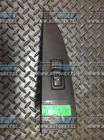 Boton alza vidrio puerta delantera derecha Ssangyong Actyon 2007 al 2012 $10.000 mas iva (6)