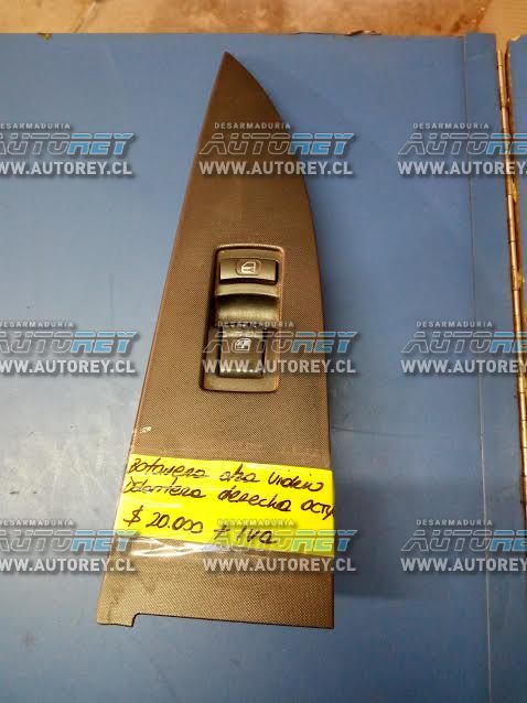 Boton alza vidrio puerta delantera derecha Ssangyong Actyon 2007 al 2012 $10.000 mas iva (7)