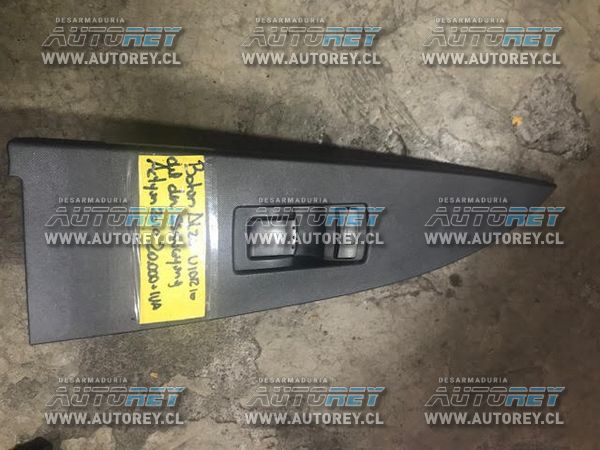 Boton alza vidrio puerta delantera derecha Ssangyong Actyon 2007 al 2012 $10.000 mas iva