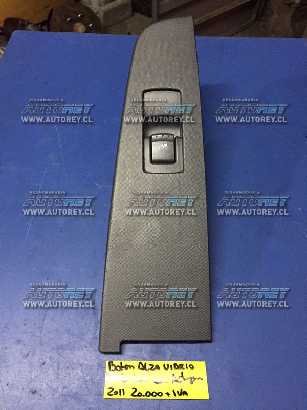 Boton alza vidrio puerta trasera derecha Ssangyong Actyon 2007 al 2012 $10.000 mas iva (4)