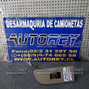 Boton alza vidrio puerta trasera derecha Ford F150 5.4 2009-2014 $25.000 mas iva