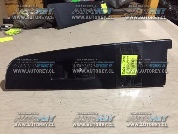 Boton alza vidrio puerta trasera izquierda Ssangyong Actyon 2007 al 2012 $10.000 mas iva (8)