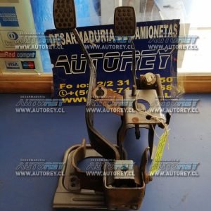 Pedal freno embrague Daihatsu Terios 2015 $30.000 mas iva