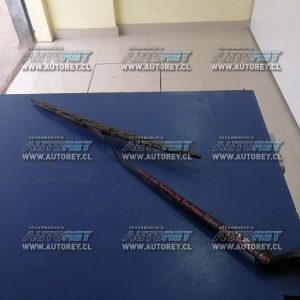 Plumilla limpia parabrisa izquierdo Daihatsu Terios 2015 $15.000 mas iva