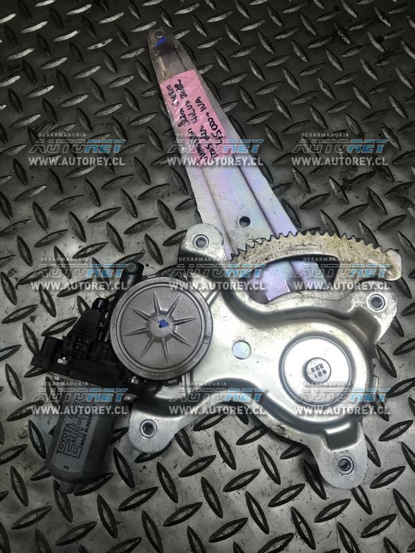 Cremallera alza vidrio electrica puerta trasera derecha Toyota Hilux 2007 al 2015 $35.000 más iva (