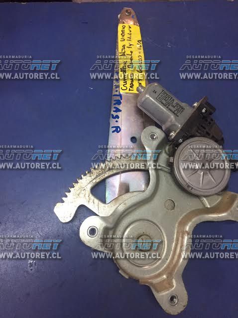 Cremallera alza vidrio electrica puerta trasera derecha Toyota Hilux 2007 al 2015 $35.000 más iva (