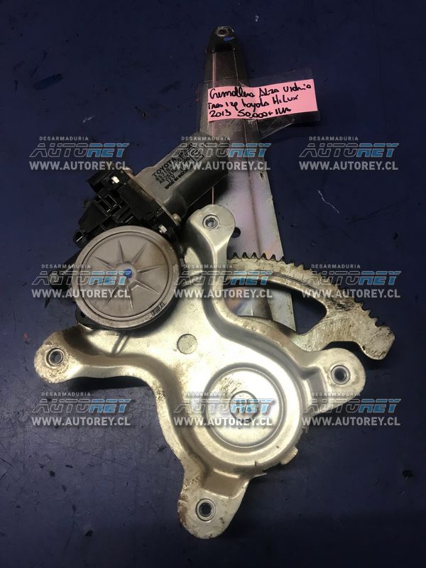 Cremallera alza vidrio electrica puerta trasera izquierda Toyota Hilux 2007 al 2015 $35.000 más iva