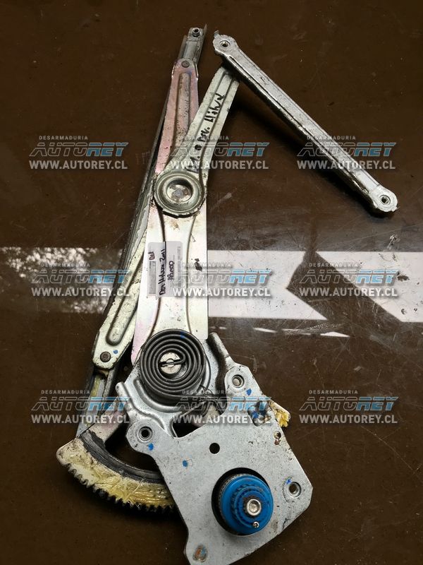 Cremallera alza vidrio mecanica puerta delantera derecha Toyota Hilux 2007 al 2015 $20.000 más iva 