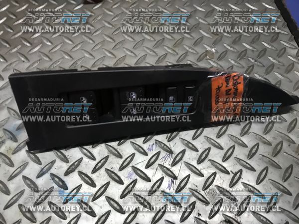 Botonera alza vidrio puerta delantera izquierda Ssangyong Actyon 2007 al 2012 $40.000 mas iva