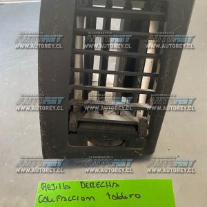 Rejilla ventilación derecha tablero Daihatsu Terios 2015 $10.000 mas iva