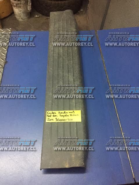 Cubre zocalo delantero derecho Toyota Hilux 2007 al 2015 $10.000 mas iva (3)