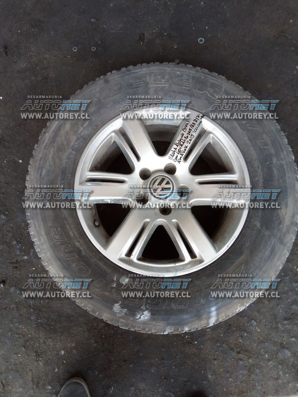 Llanta aluminio con neumatico 26565r17 (v11) Volkswagen Amarok 2015 $100.000 mas iva
