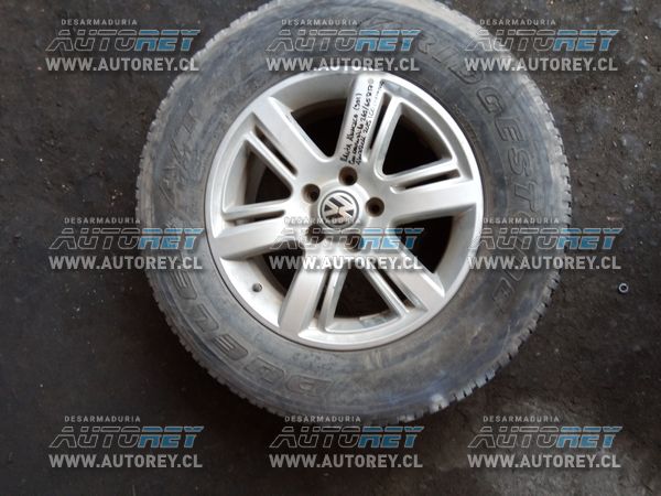 Llanta aluminio con neumático 26565r17 (v13) Volkswagen Amarok 2015 $100.000 mas iva