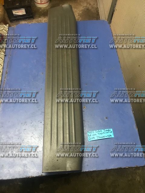 Cubre zocalo delantero derecho Toyota Hilux 2007 al 2015 $10.000 mas iva
